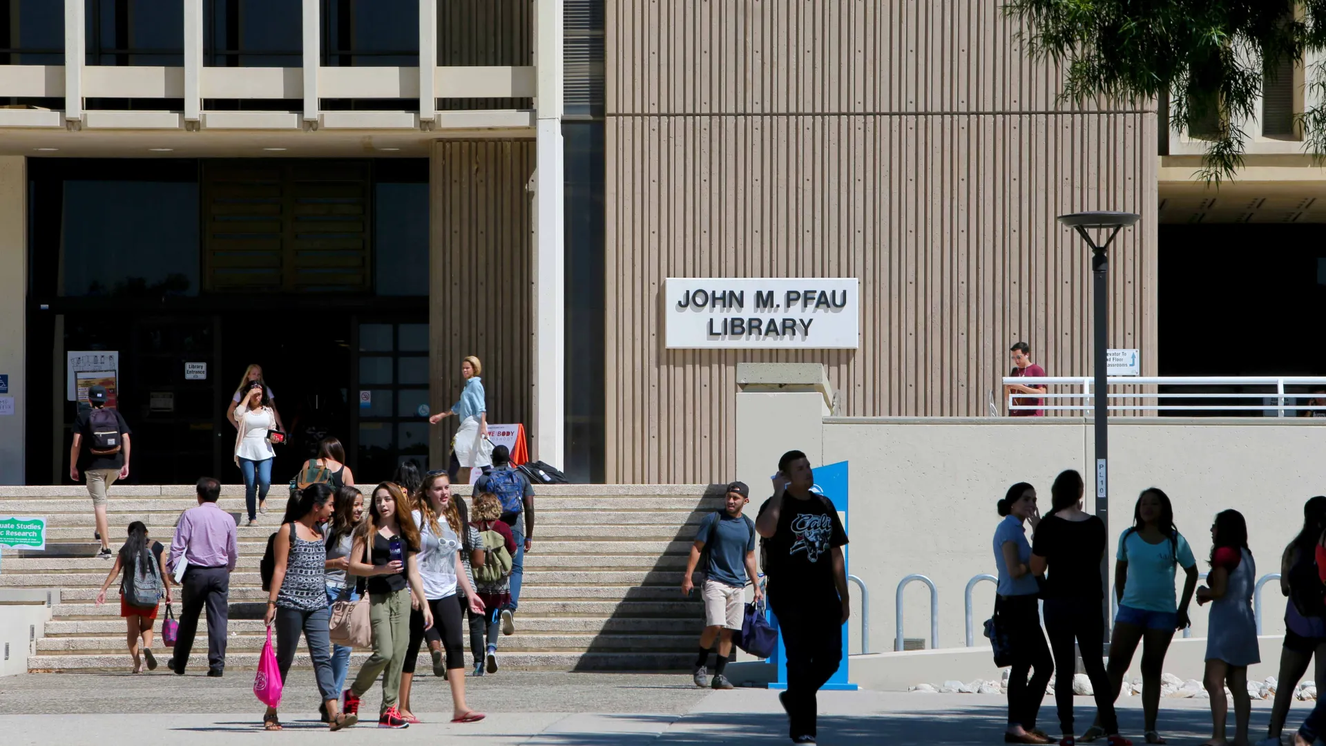 Students outside the John M. Pfau Library