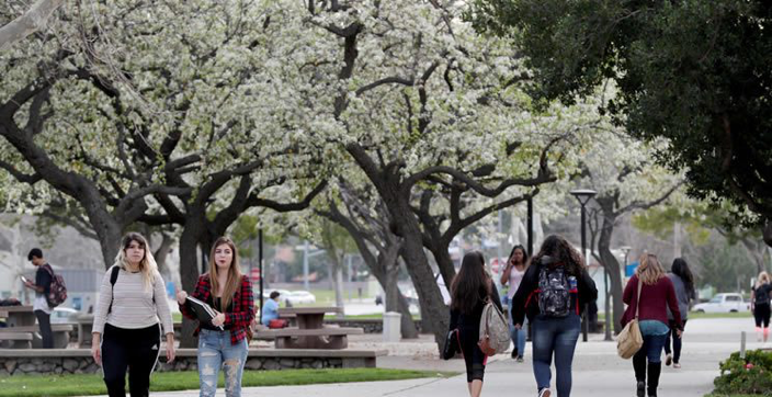 Photo of CSUSB students walking on campus.