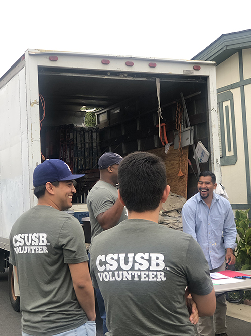 Picture of a group CSUSB student volunteers.