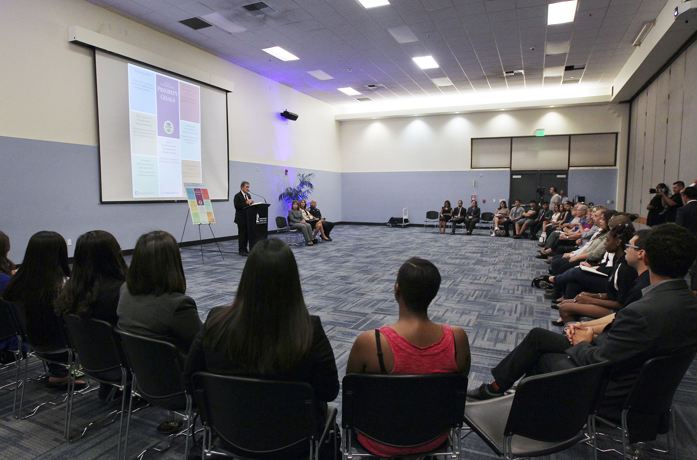 San Bernardino Mayor R. Carey Davis at a forum at CSUSB on Oct. 26. Photo: Jasmin Limon/CSUSB