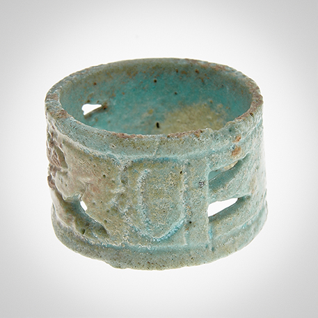  A faience finger ring, 664-332 BC