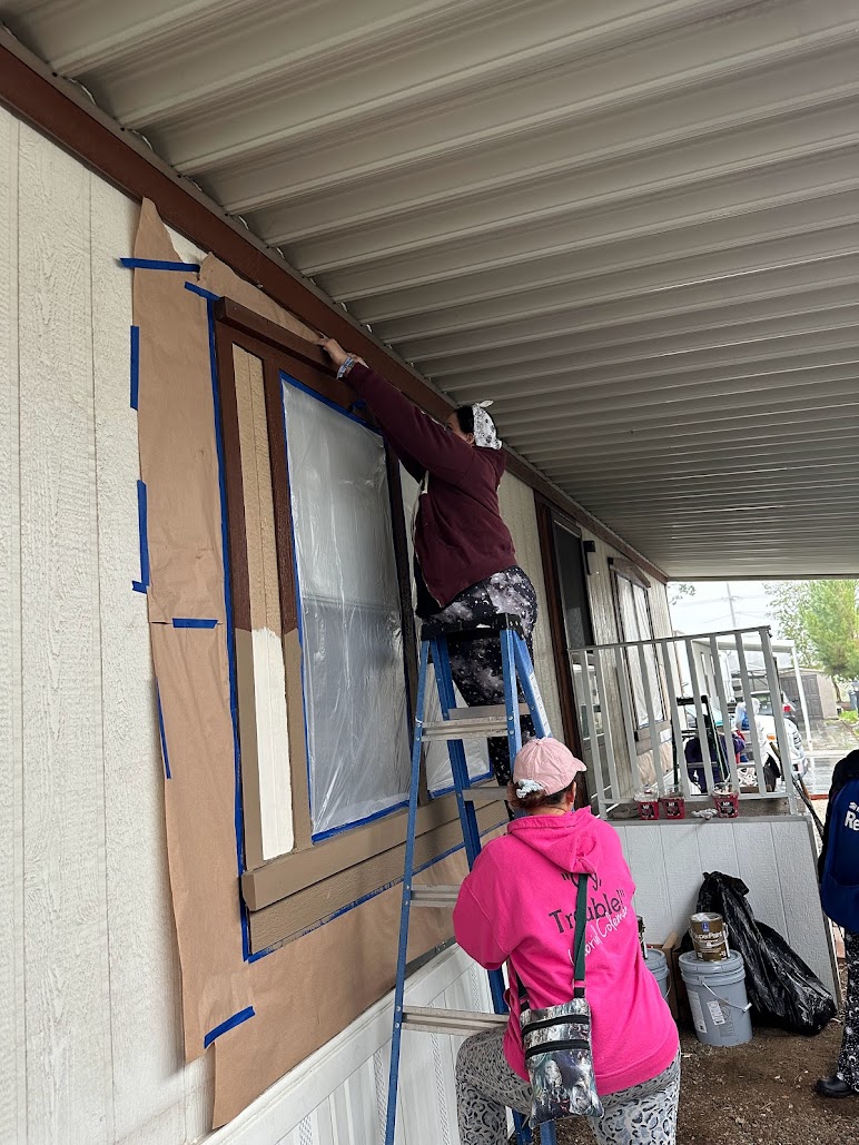 CSUSB volunteers painting a mobile home.