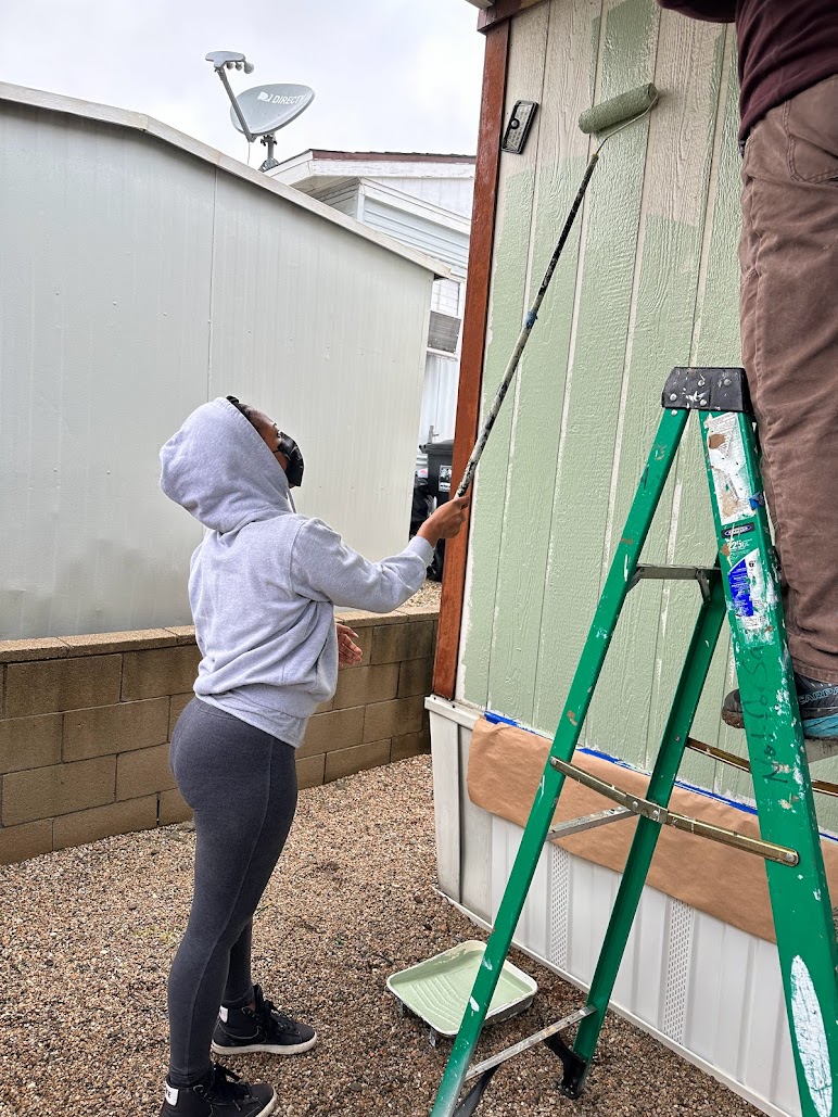 CSUSB student volunteer painting home