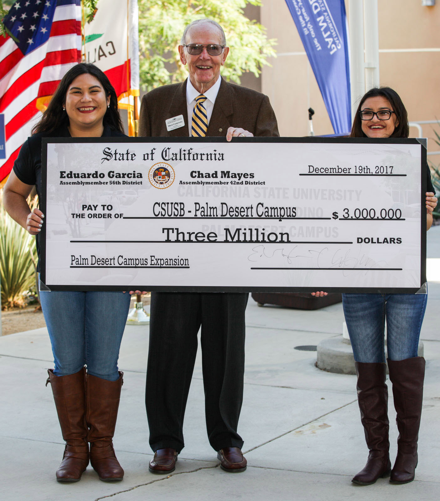 Advancement Board President Ward Fredericks (center) holds the ceremonial check symbolizing the state’s $3 million commitment to the CSUSB Palm Desert Campus. With him are PDC Student Ambassadors Nadia Fuentes (l) and Stephanie Uriarte (r). 