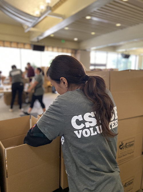 CSUSB volunteer packing food for Make A Difference Day.