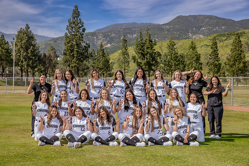 CSUSB softball team