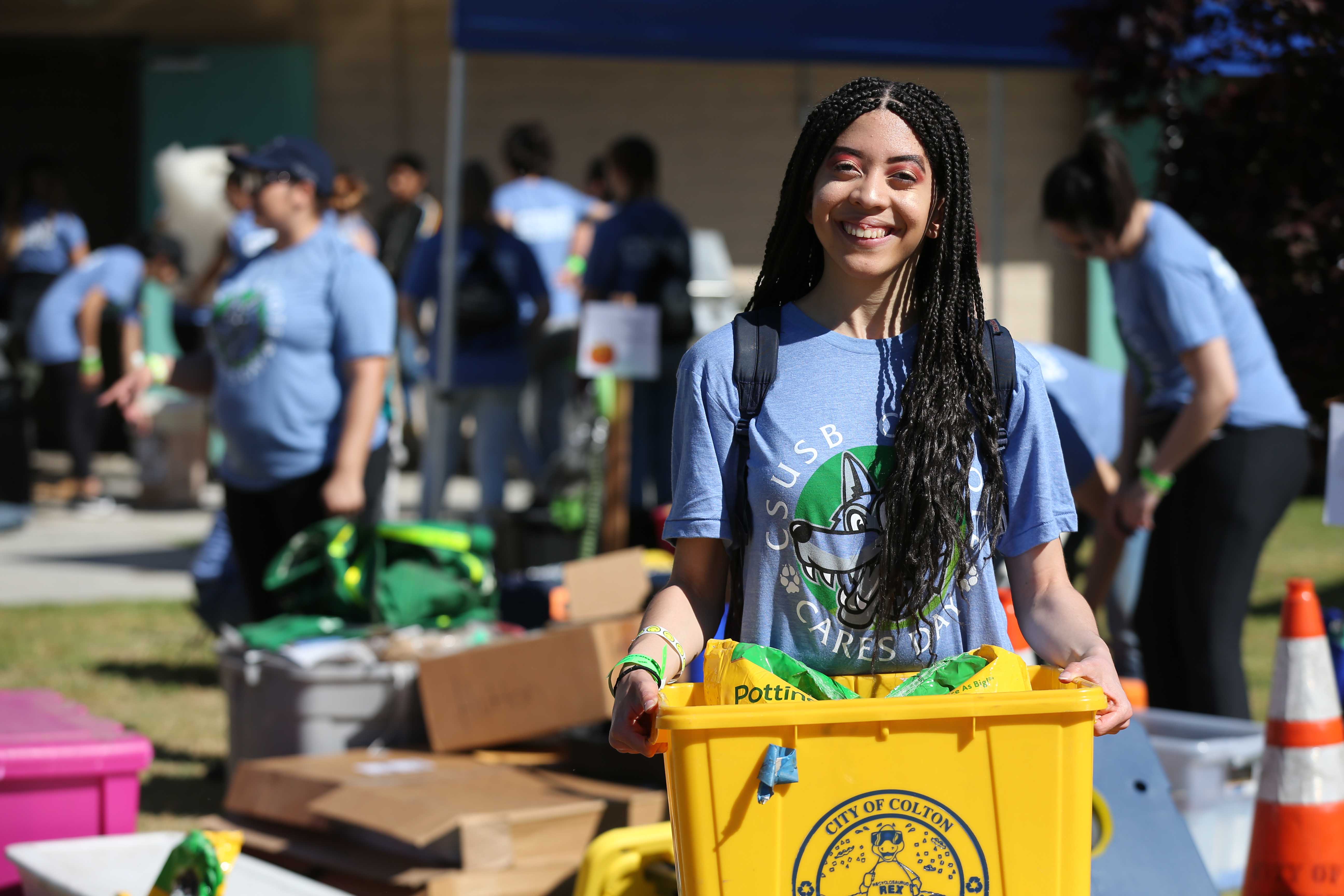 More than 420 Cal State San Bernardino students, alumni, staff and faculty joined forces as volunteers on and off campus to help local nonprofit organizations and community agencies as part of the seventh annual Coyote Cares Day 