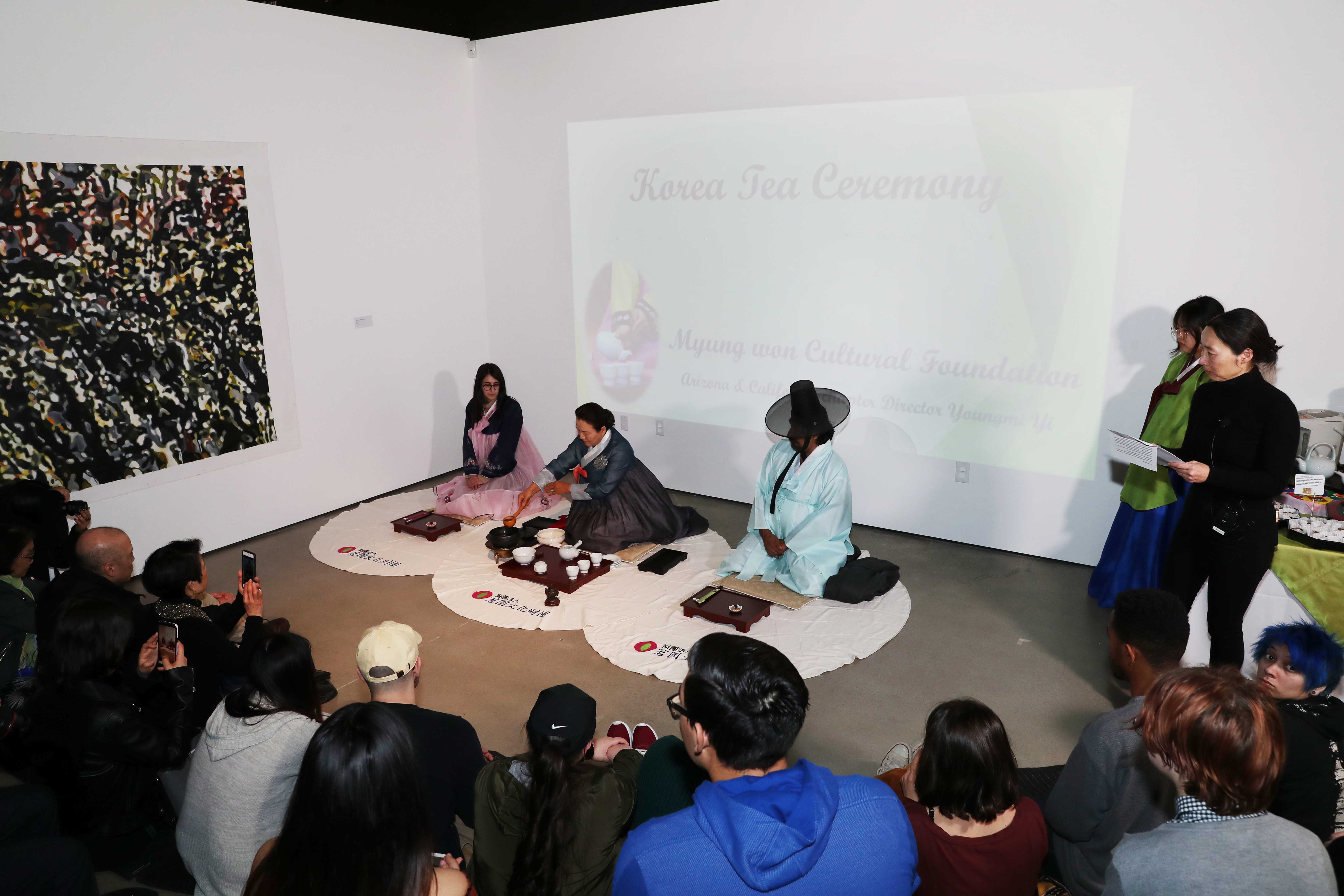 Attendees were able to sample tea that was prepared by Yi. Before drinking the tea, they were told to check the color, smell the aroma, and then drink the tea slowly to fully appreciate the taste. 