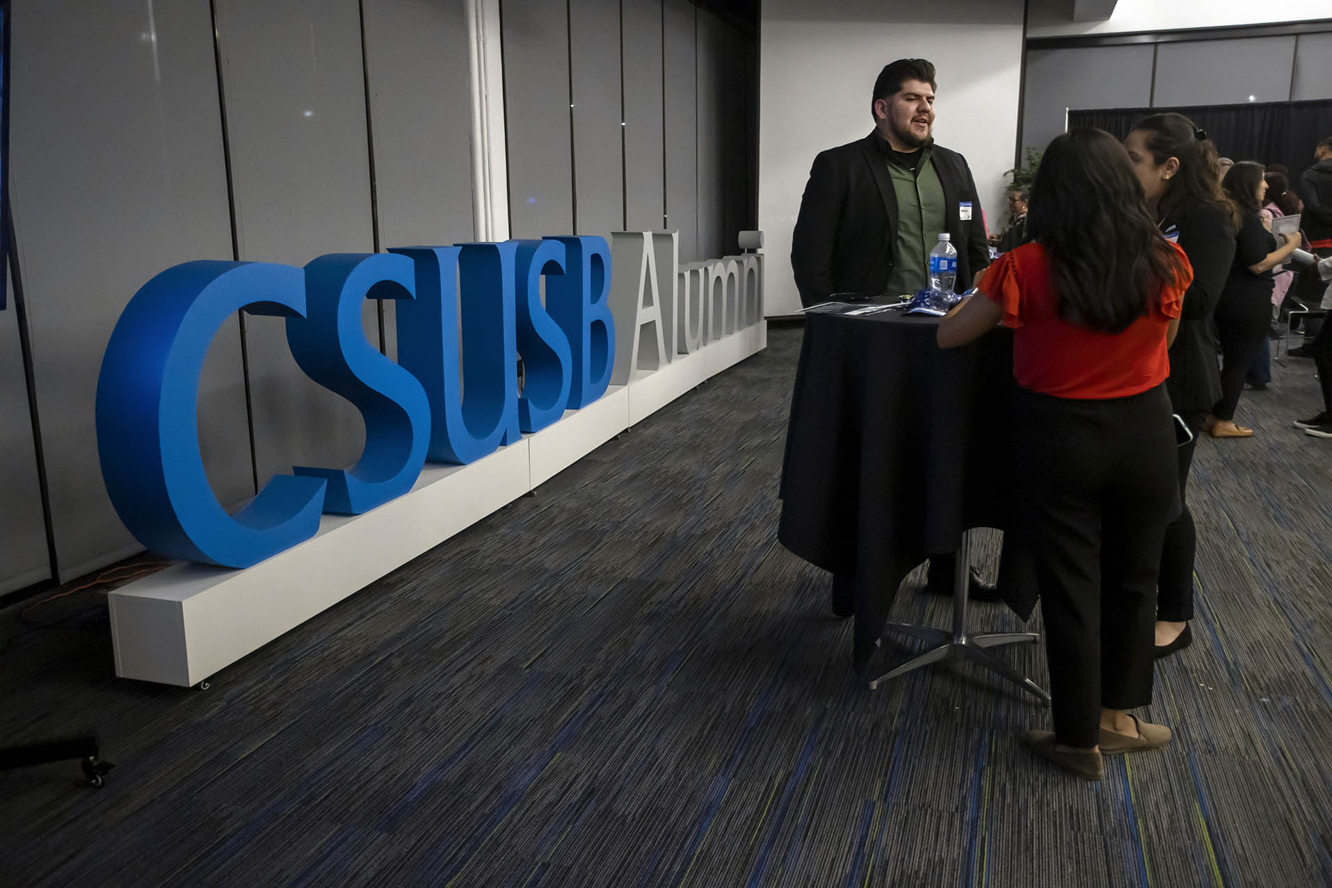 People networking at the Amazon-CSUSB Alumni career event.