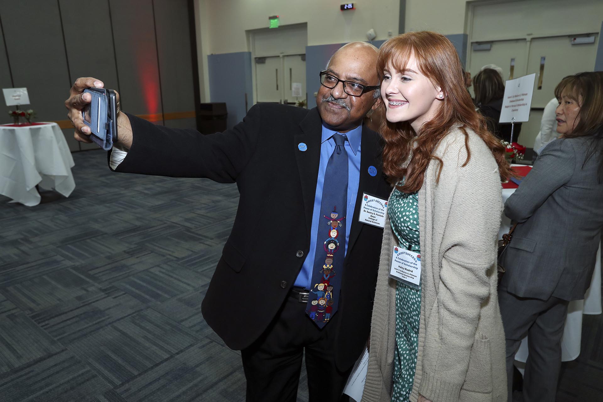 College of Natural Sciences Dean Sastry Pantula takes a selfie with student Haley Madrid at the 2020 “Sweet Success” scholarship reception. The 2022 event will take place on April 21.