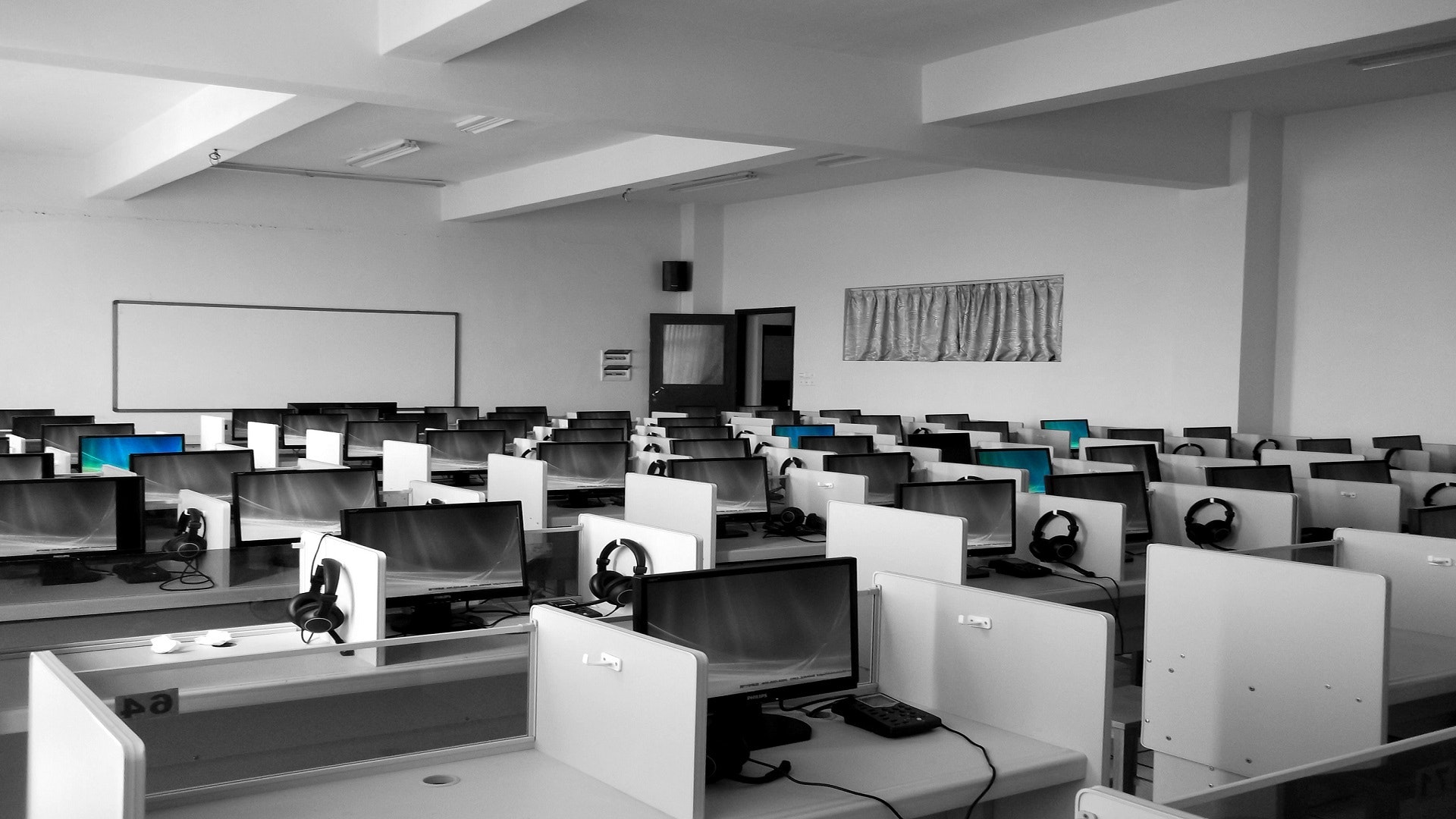 Photo of an empty computer lab.