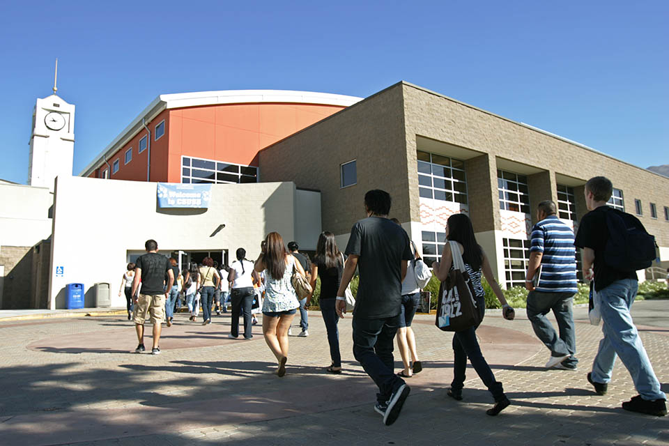 Students walking toward Student Union