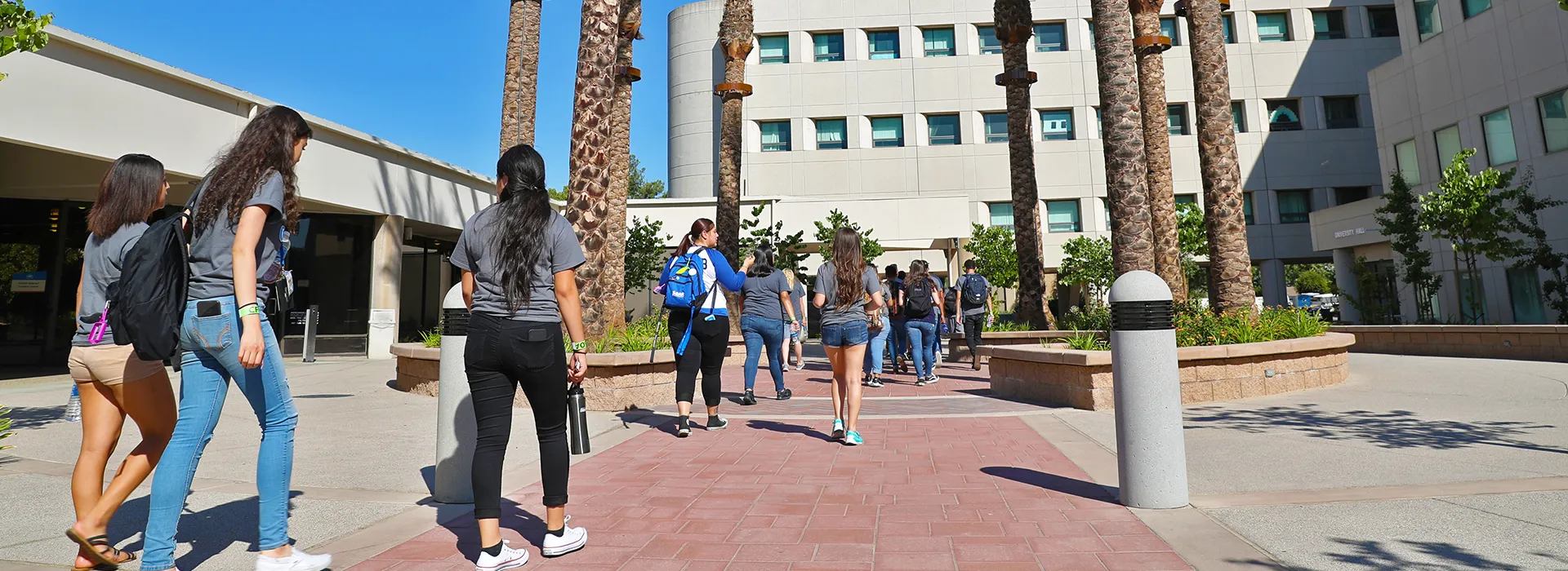 image of students in line for Coyote Advising One Stop