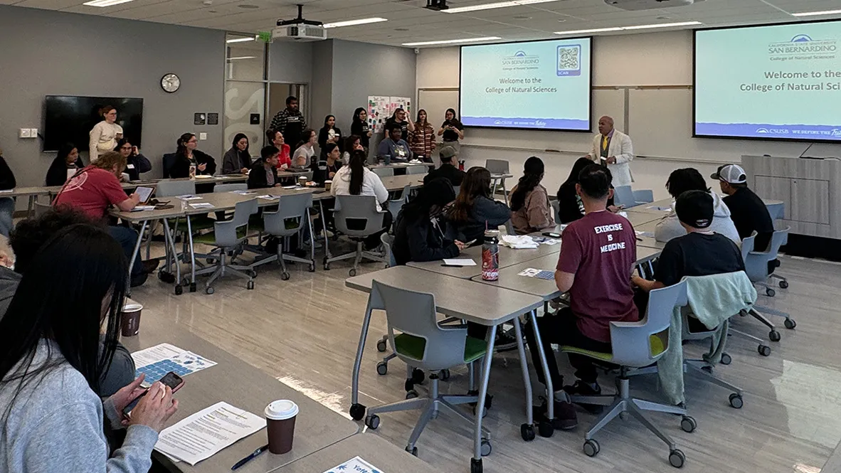 Guillermo Escalante, interim associate dean of student success and enrollment, facilitates the College of Natural Sciences’ Community College Discovery Science Fair.