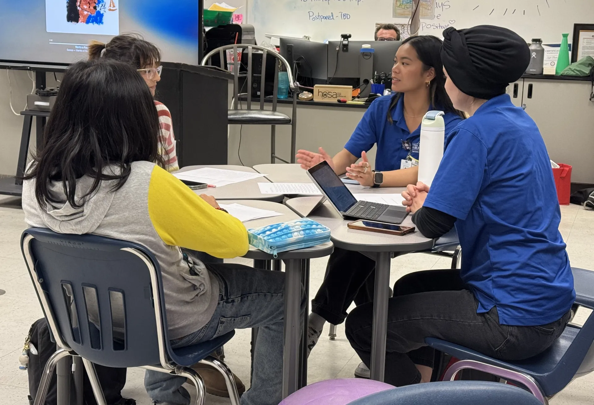 CSUSB Palm Desert Campus nursing peer ambassadors meet with students