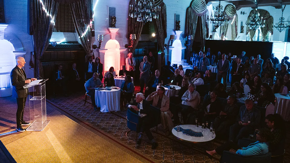 Mike Stull welcomes the attendees.