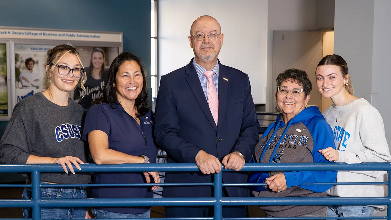 At center, Tomás Gomez-Arias, dean of Jack H. Brown College of Business and Public Administration, posing with three generations of proud Coyotes. From left, current student Caleigh Reynoldson, alumna Rochelle Reynoldson, alumna Patricia Sadler and current student Paige Reynoldson. 