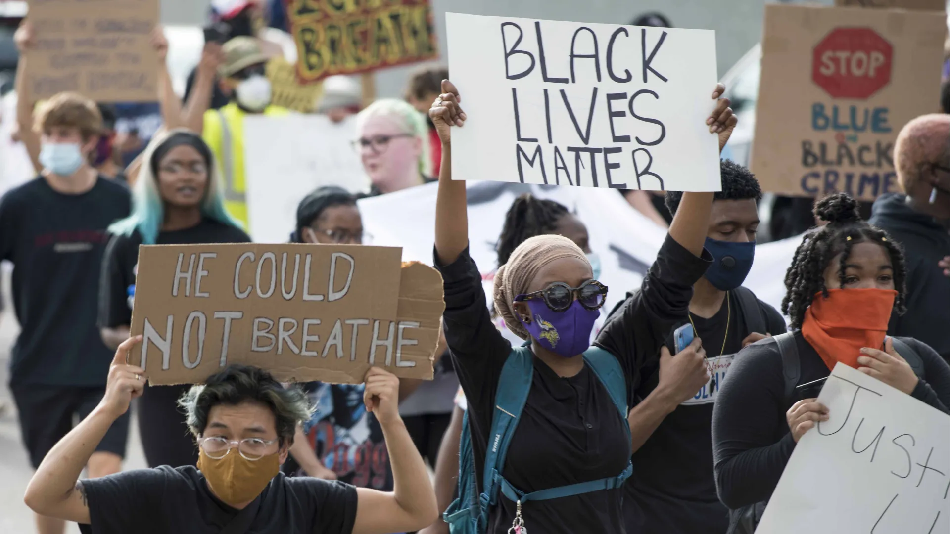 “Guerilla Warfare from the Street to the Courtroom” will be the focus of the Nov. 25 Conversations on Race and Policing on Zoom. In the photo: A May protest after the death of George Floyd. Wikicommons/Fibonacci Blue