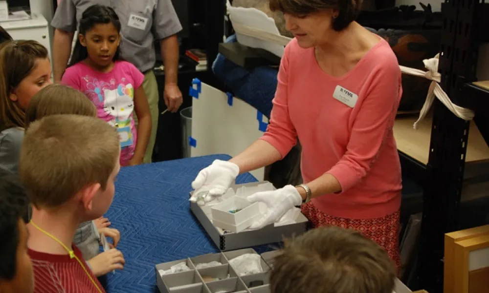 Eva Kirsch teaching in Summer Program