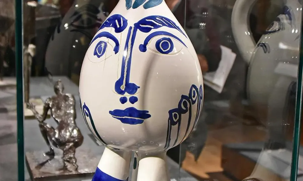 Tripod vase
