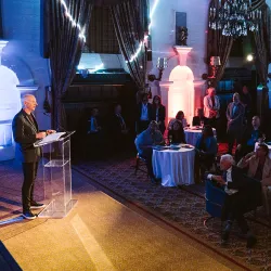 Mike Stull welcomes the attendees.