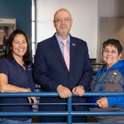 At center, Tomás Gomez-Arias, dean of Jack H. Brown College of Business and Public Administration, posing with three generations of proud Coyotes. From left, current student Caleigh Reynoldson, alumna Rochelle Reynoldson, alumna Patricia Sadler and current student Paige Reynoldson. 
