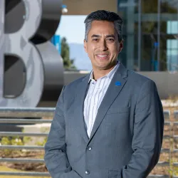 Steve Vivian '00, alumnus of the Department of Accounting & Finance