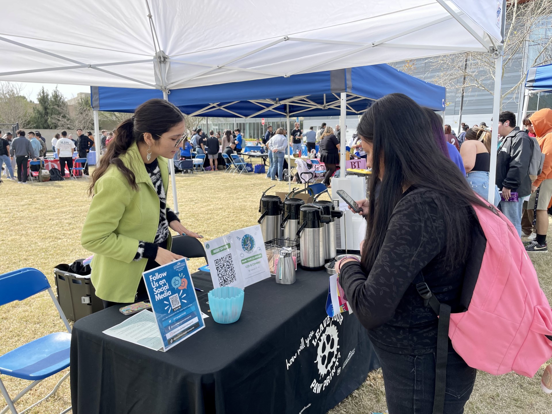 Photo of Volunteer Fair/Engagement Expo at the Coyote Walkway.