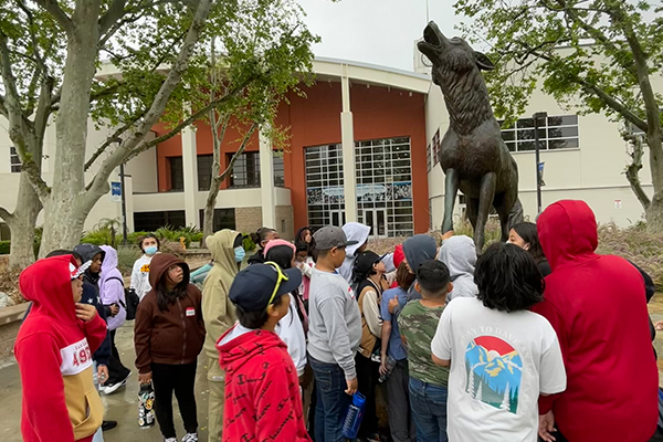 During the field trips, students viewed the “Afróntalo” exhibit, participated in a cultural activity and explored the CSUSB campus while learning about college.