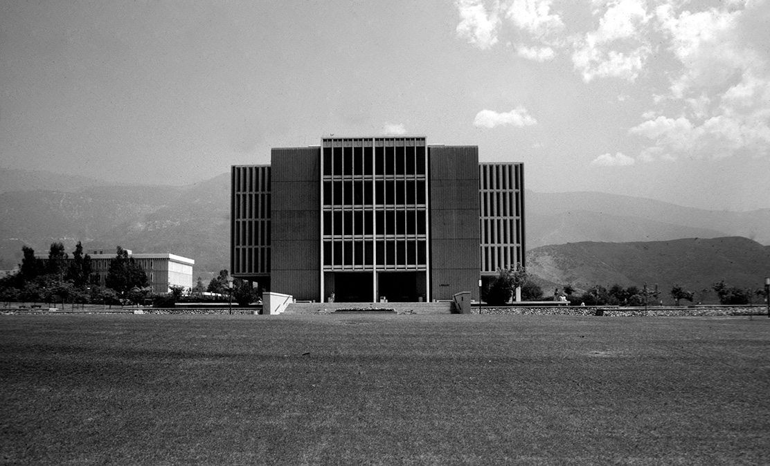 Pfau Library