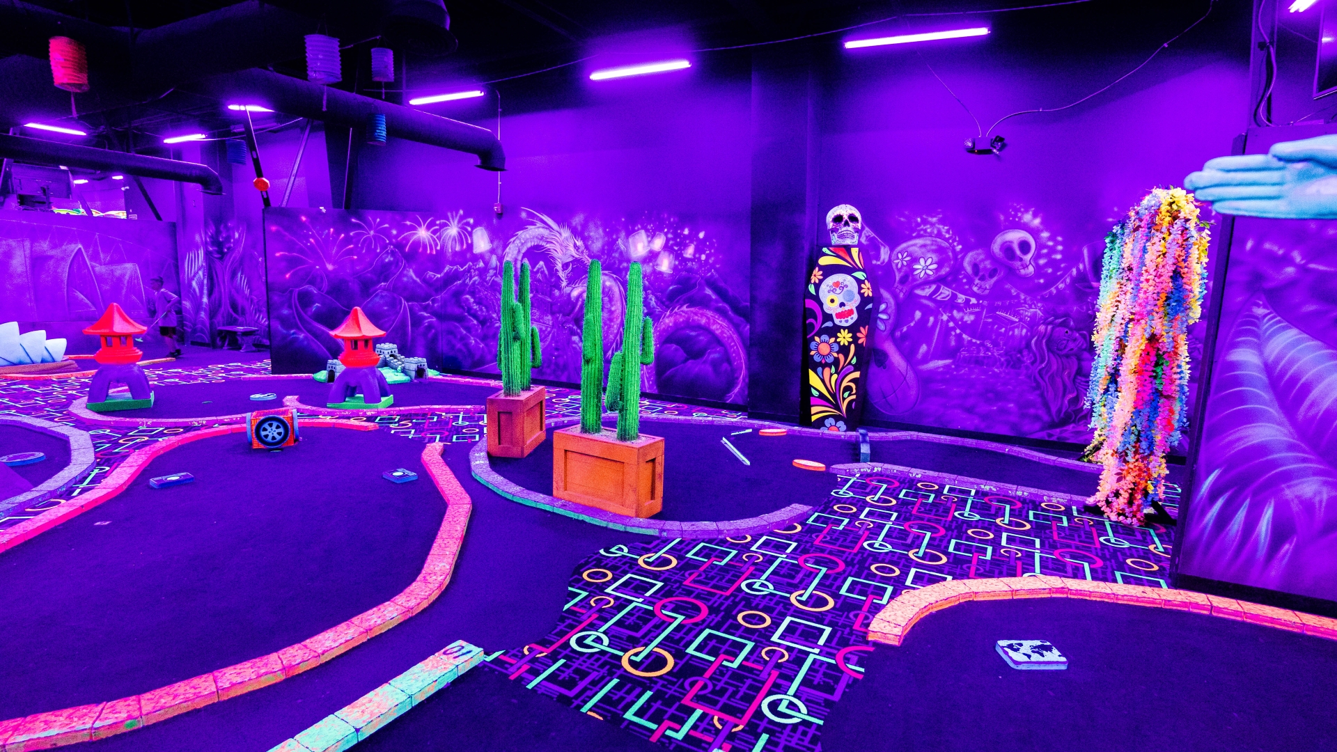 glow in the dark mini golf course