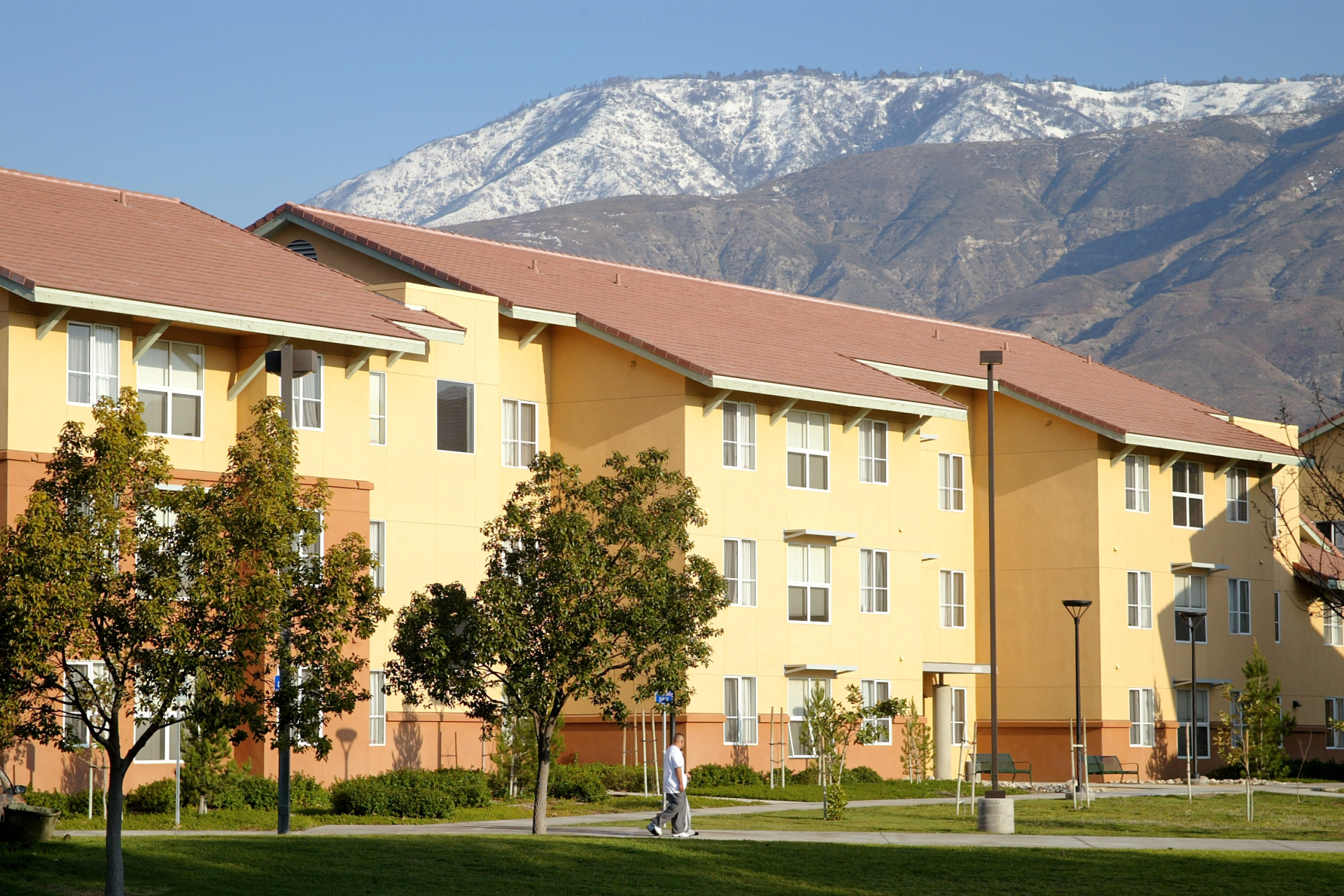 Exterior Photo of Arrowhead Village with mountains in background