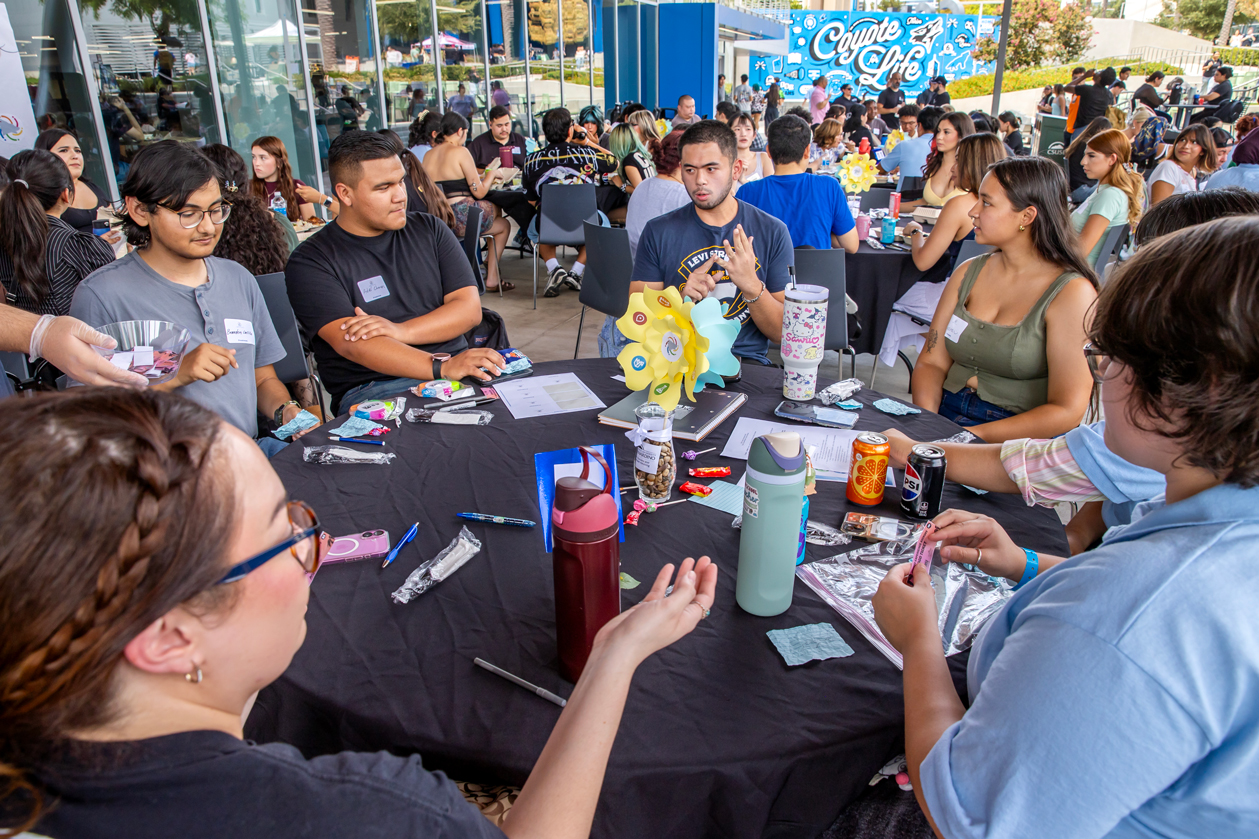 At the Coyote Experience Kickoff, new Coyotes connected with student mentors, who answered questions and shared campus tips and ways to get involved. 