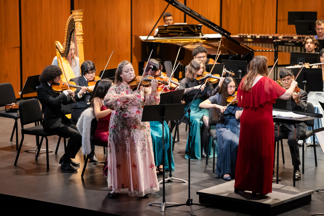 Violinist Lucy Lewis performed Ennio Morricone's music from “Cinema Paradiso,” with guest conductor Susan Barnes leading the orchestra.