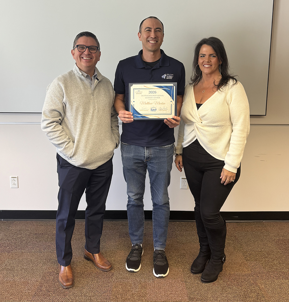 Markin with the selection committee co-chairs, Eduardo Mendoza, director of advising and academic services, and Tiffany Bookman, director of retention and graduation initiatives.