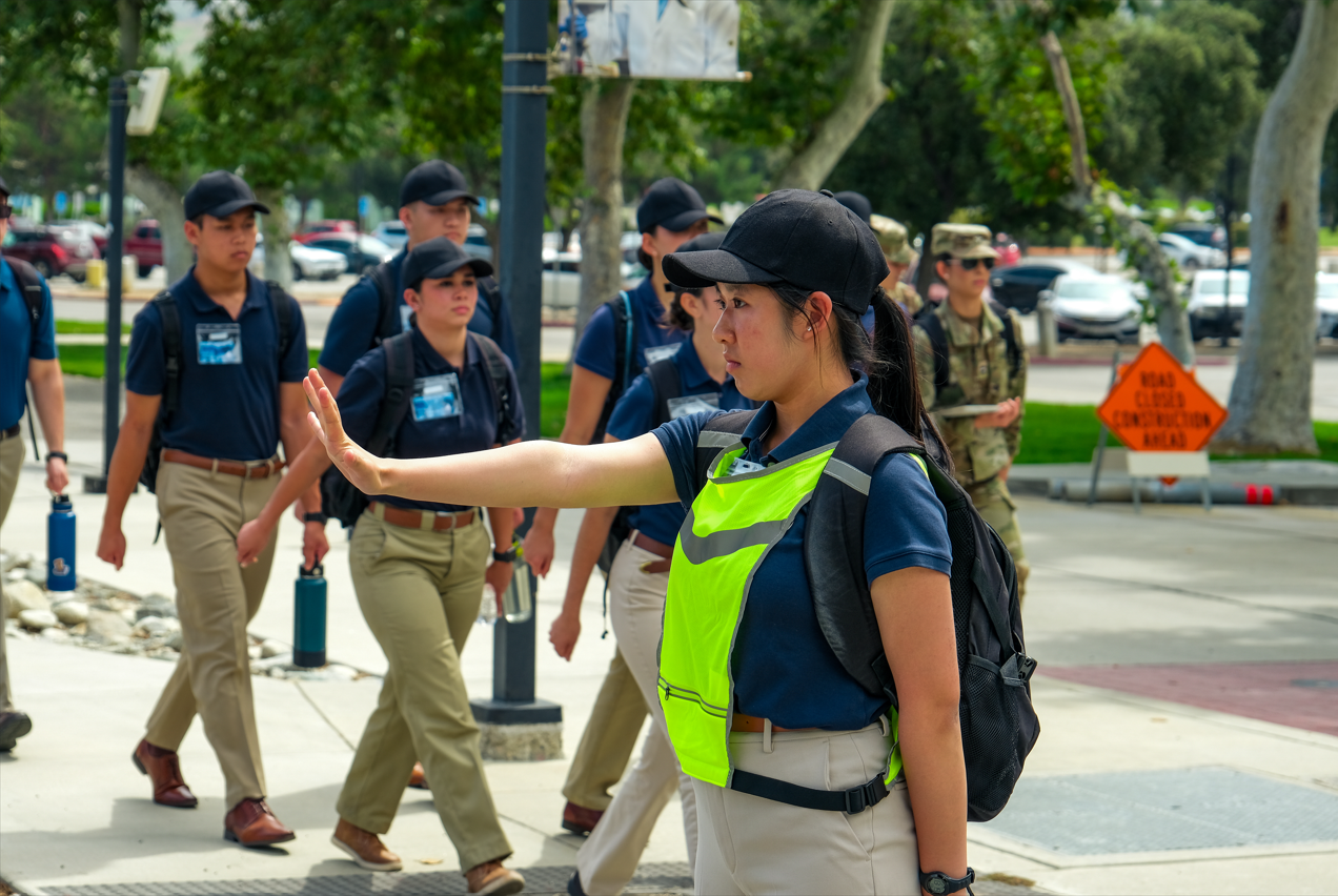 C/Su tries to stop the incoming traffic