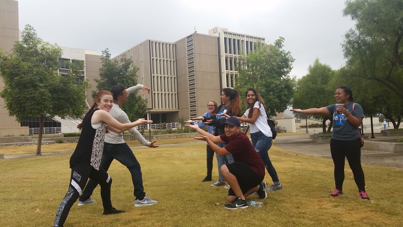 Honors Program Club members on a scavenger hunt.