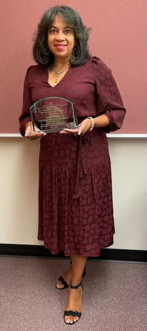 Twillea Evans-Carthen ’92 has been awarded the Educational Leadership & Community Service Award from Alpha Kappa Alpha Sorority, Inc., Eta Nu Omega Chapter and the Inland Ivy Foundation.