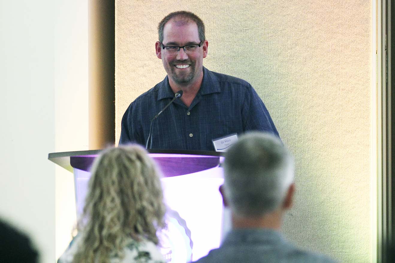 Mark Agars receiving Golden Apple Award