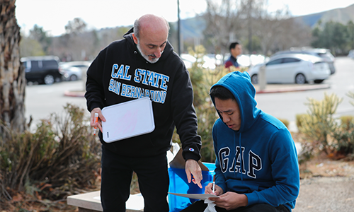 2 students working together