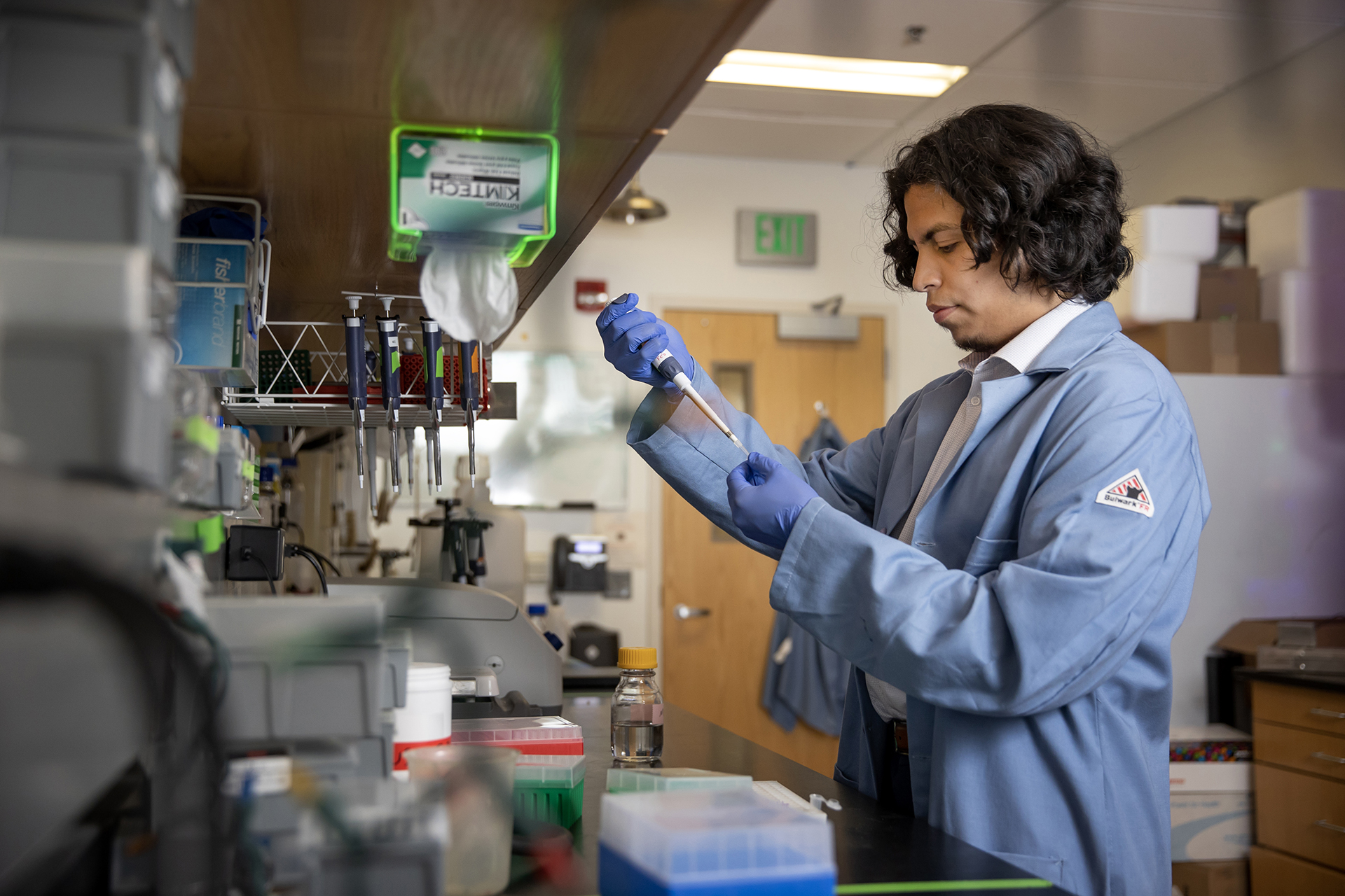 Man working in chemistry lab